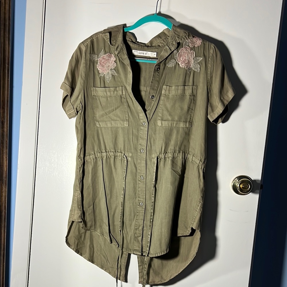 NWOT Love 8 3 Sahalie Embroidered Button down Top Drawstring Waist size Small